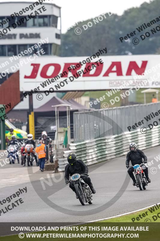 Vintage motorcycle club;eventdigitalimages;mallory park;mallory park trackday photographs;no limits trackdays;peter wileman photography;trackday digital images;trackday photos;vmcc festival 1000 bikes photographs